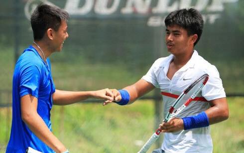 Hoàng Nam và bạn đánh đôi Nagal (phải) làm nên bất ngờ tại Wimbledon 2015 ở nội dung đôi trẻ