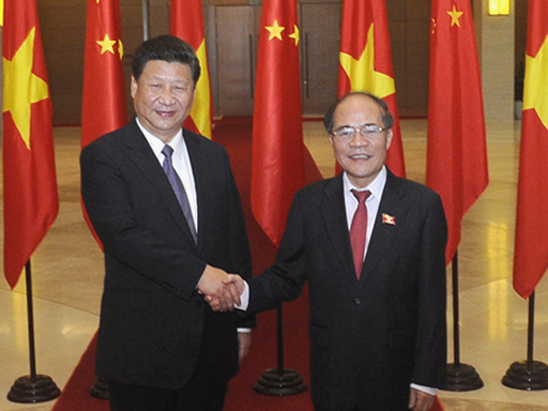 
Chủ tịch QH Nguyễn Sinh Hùng hội kiến Tổng Bí thư, Chủ tịch Trung Quốc Tập Cận Bình trong chuyến thăm Việt Nam tháng 11-2015 - Ảnh: TTXVN
