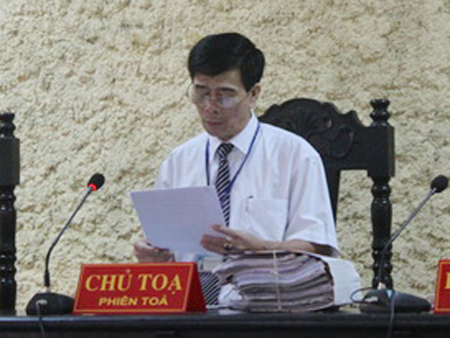 Ông Nguyễn Thành Đoàn chủ tọa một phiên tòa tại TAND tỉnh Ninh Bình trước khi bị khởi tố