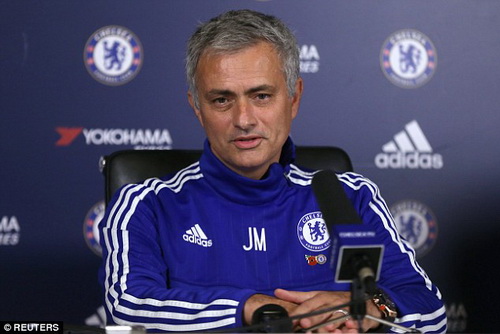 Ánh mắt thất thần của Mourinho sau trận đại chiến