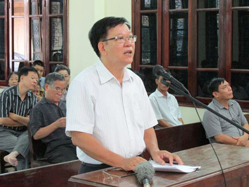 
Ông Lương Ngọc Phi trình bày tại phiên tòa ngày 10-8. Ảnh: Dân Việt
