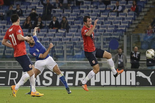 Pelle ghi bàn ấn định chiến thắng 2-1 cho tuyển Ý