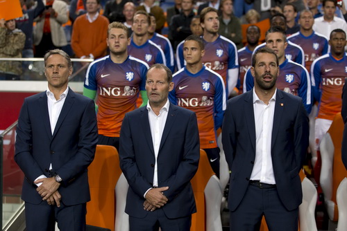 BHL gồm các cựu danh thủ chưa giúp được tuyển Hà Lan gượng dậy