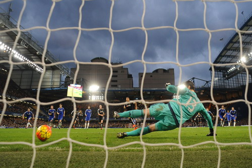 Troy Deeney ghi bàn từ chấm 11 mét cho Watford