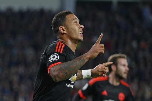 Memphis Depay ghi bàn vào lưới đội bóng cũ, mở tỉ số cho Man United