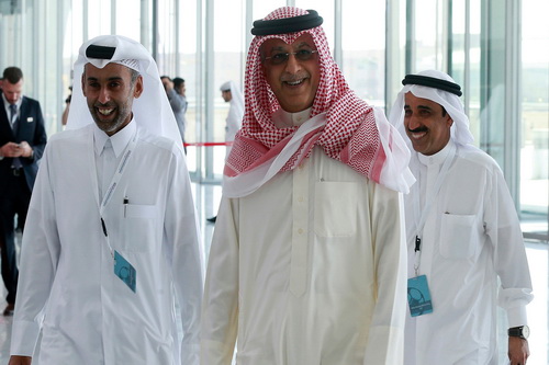 
Sheikh Salman bin Khalifa (giữa) là thành viên hoàng tộc, có trách nhiệm bảo vệ chính thể Bahrain
