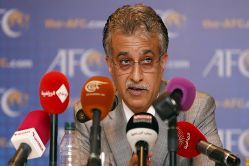 
Salman bin Khalifa phủ nhận việc chủ trương bắt giữ các cầu thủ, HLV, trọng tài bóng đá ở Bahrain

 
