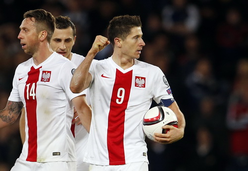 Lewandowski lập cú đúp nhưng Ba Lan phải chia điểm với Scotland
