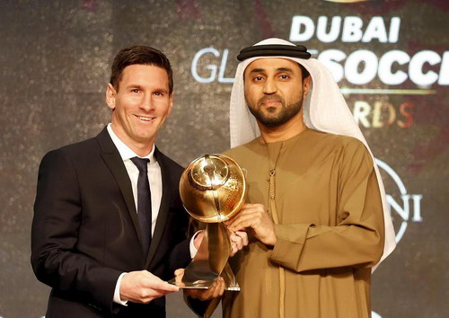 Lionel Messi lần đầu nhận giải Globe Soccer Cầu thủ xuất sắc nhất thế giới
