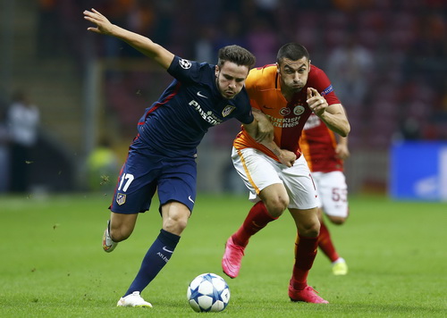 Saul Niguez và Burak Yilmaz của Galatasaray