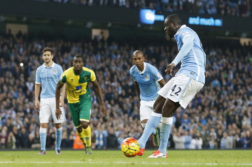 Yaya Toure ấn định chiến thắng 2-1,Man City giữ vững ngôi đầu