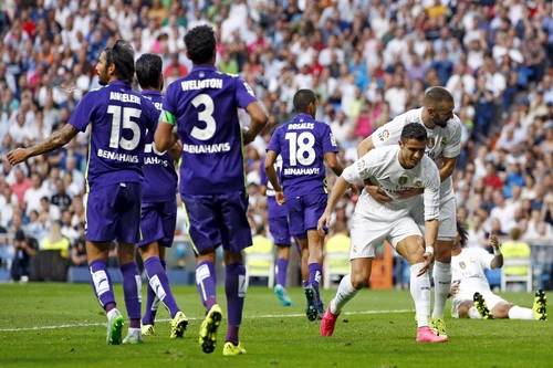 Cả Ronaldo lẫn Benzema đều vô duyên trước khung thành Malaga