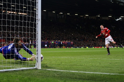 Rooney đá hỏng quả 11 mét đầu tiên