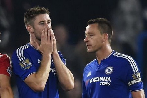 Tương lai vô định cho cặp trung vệ giàu kinh nghiệm John Terry và Gary Cahill