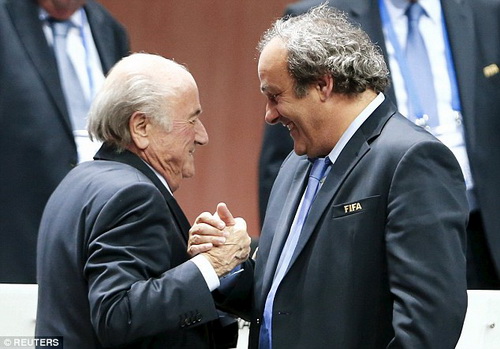 Từng là đồng minh, Blatter và Platini có khả năng cùng bị xộ khám