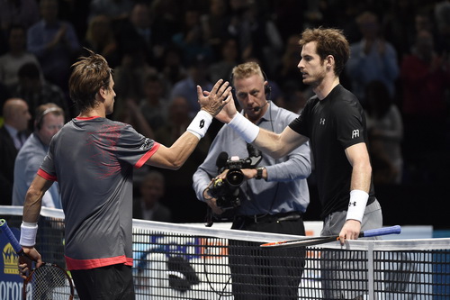 Ferrer chúc mừng Murray sau khi trận đấu kết thúc
