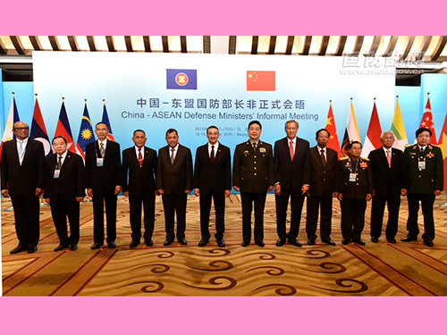 
Cuộc họp không chính thức giữa Bộ trưởng Bộ Quốc phòng Trung Quốc và ASEAN tại Bắc Kinh hôm 16-10

Ảnh: Bộ Quốc phòng Trung Quốc
