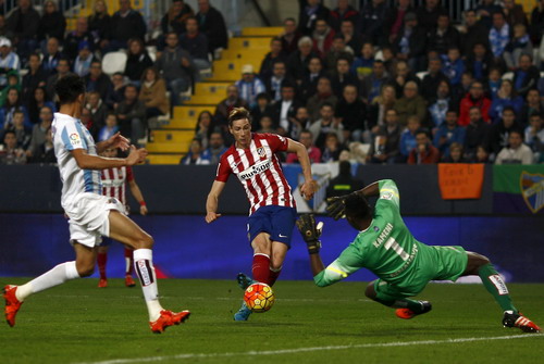 Torres trong một pha bóng tấn công bất thành trước cầu môn Malaga