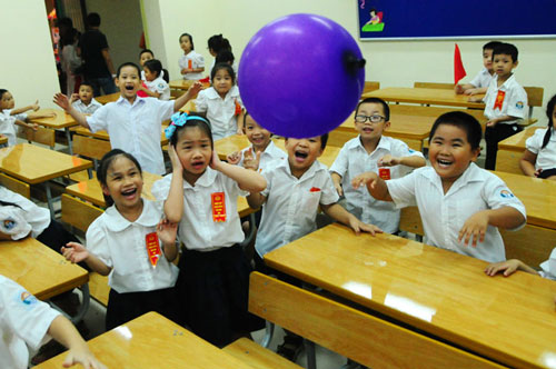 Học sinh tiểu học ở Hà Nội trong ngày khai trường Ảnh: NGỌC DUNG