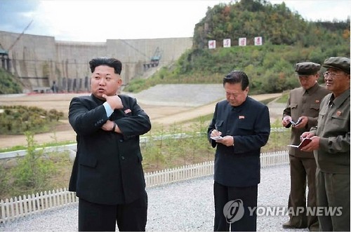 
Chủ tịch Triều Tiên Kim Jong-un thăm công trường xây dựng nhà máy thủy điện trên núi Paektu

gần biên giới Trung Quốc hôm 14-9. Ảnh: Yonhap

