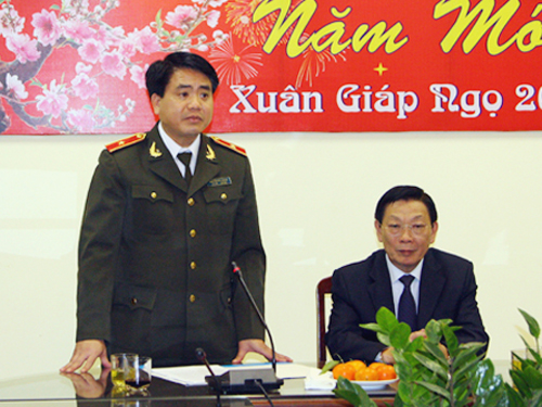 Chủ tịch UBND TP Hà Nội Nguyễn Thế Thảo đến chúc Tết Giáp Ngọ 2014 tại Công an TP Hà Nội - Ảnh: ANTĐ