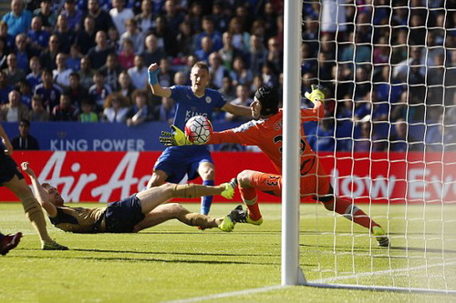 Jamie Vardy ghi bàn mở tỉ số cho Leicester