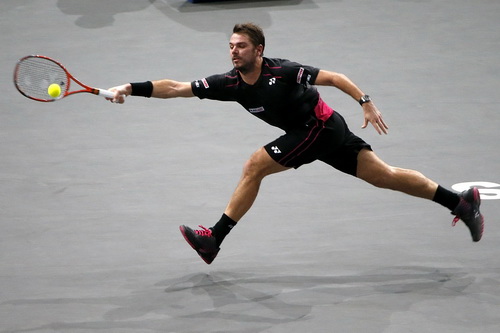 ... nhưng Wawrinka mới là người giành quyền vào bán kết