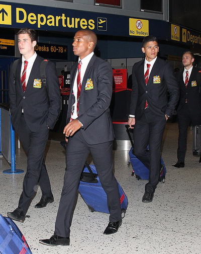 
Ashley Young và đồng đội chuẩn bị đến Hà Lan cho trận mở màn Champions League
