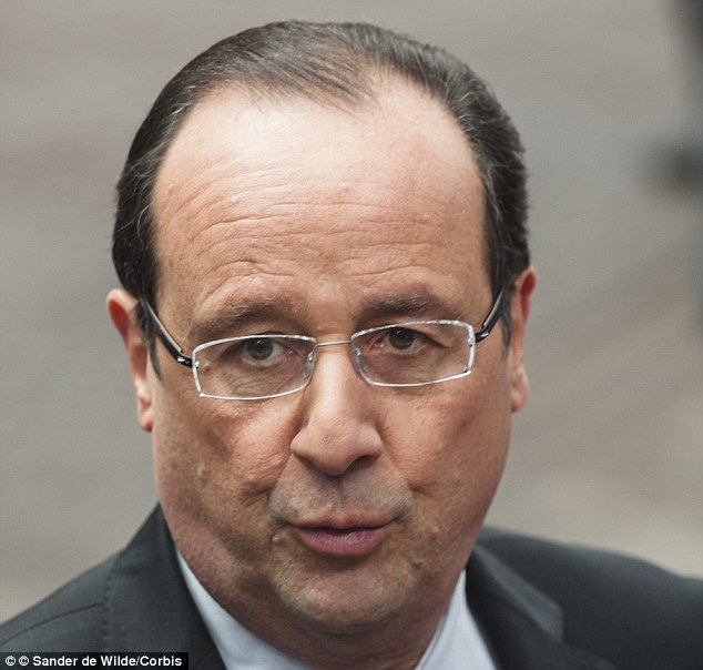 
Tổng thống Pháp Francois Hollande luôn xuất hiện với mái tóc gọn gàng. Ảnh: Daily Mail
