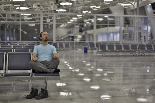 Cân nhắc kỹ khi chọn chỗ ngủ tại sân bay để tránh gặp phiền toái. Ảnh:skyscanner