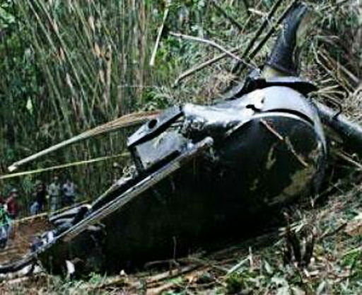 Một mảnh vỡ trực thăng tại hiện trường. Ảnh: The Jakarta Post