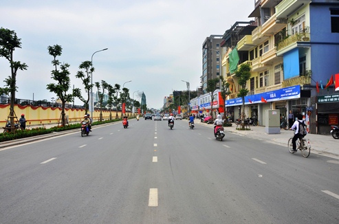 
Đường Lê Trọng Tấn (Thanh Xuân, Hà Nội) dài hơn 1,5 km, được cải tạo mặt cắt ngang rộng 30 m, 4 làn xe trở thành tuyến đường kiểu mẫu đầu tiên của Thủ đô
