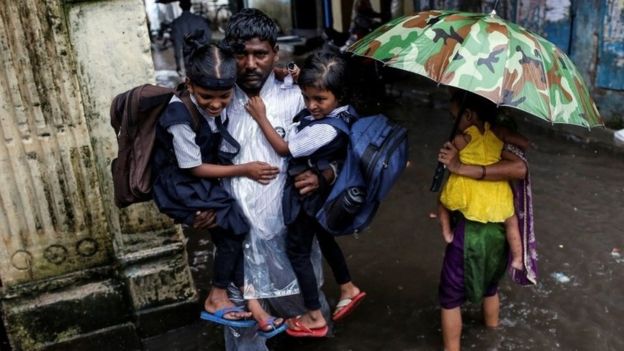 
Ấn Độ đang hứng chịu lũ lụt ở nhiều nơi do mưa lớn kéo dài. Ảnh: Reuters
