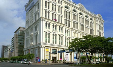 
Parkson Paragon (quận 7, TP HCM) vừa đóng cửa ngày 16-5, dừng hoạt động trước thời hạn 14 năm.
