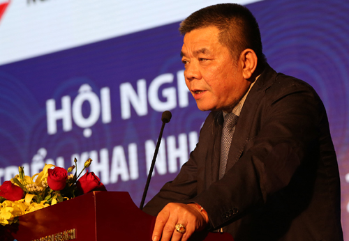 
Chủ tịch Trần Bắc Hà cho rằng không nên bới móc khó khăn của Hoàng Anh Gia Lai mà cần tìm biện pháp bình ổn.
