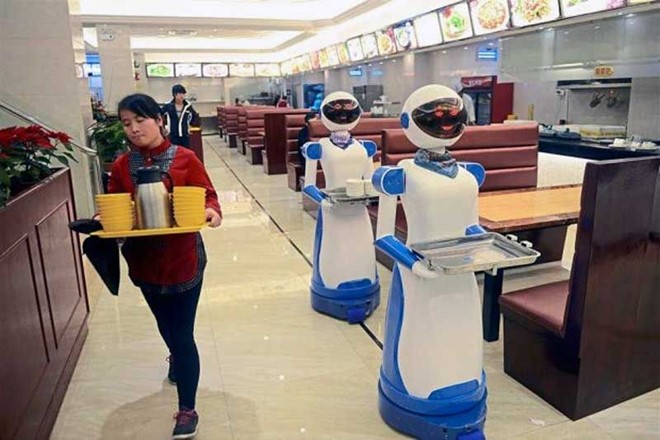 Robot được xem như tiêu chuẩn dịch vụ tân thời tại Trung Quốc. Ảnh: Ptl-group.​