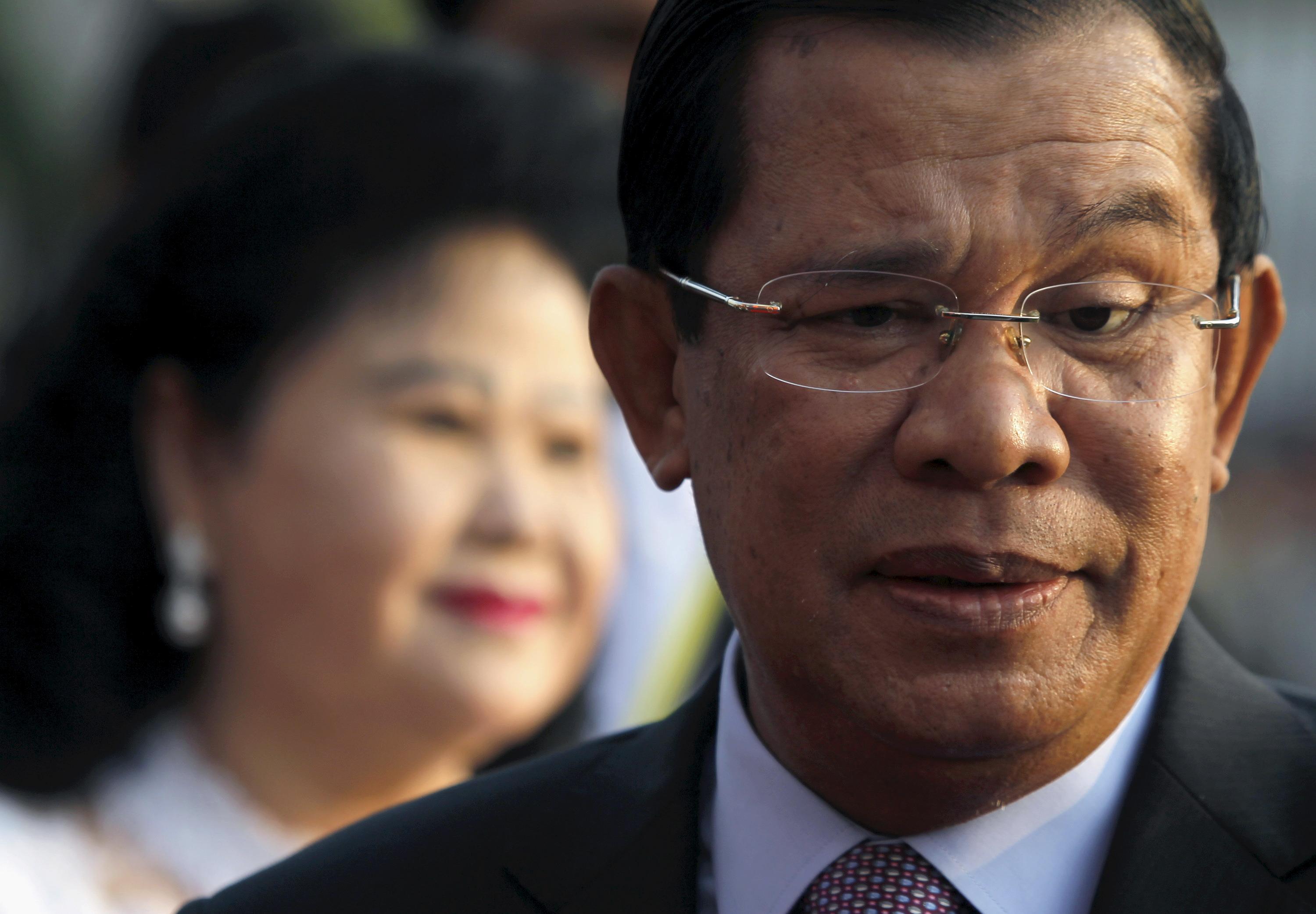 
Vợ của thủ tướng Hun Sen, bà Bun Rany (bìa trái) từng là một cổ đông của công ty dầu khí Kampuchea Tela. Ảnh: REUTERS
