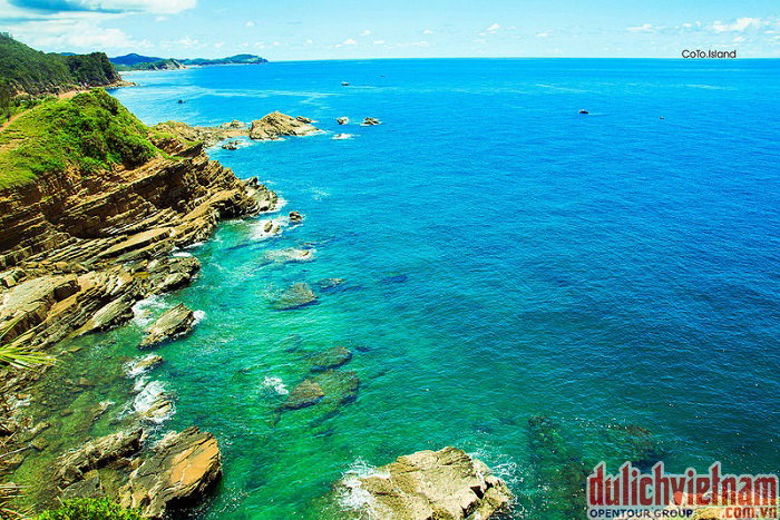Biển Cô Tô với làn nước trong xanh