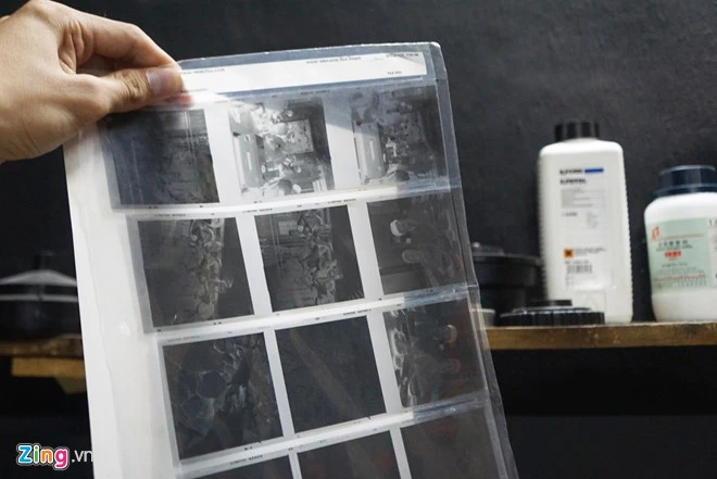 
Film sau khi được tráng hóa chất có thể được lưu trữ trong thời gian dài hoặc scan để số hóa hình ảnh lên máy tính.
