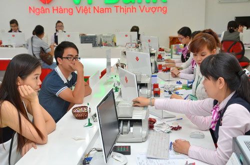 Ngành ngân hàng làm ăn khấm khá hơn trong năm 2015 Ảnh: TẤN THẠNH