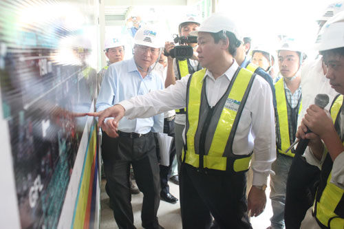 Phó Thủ tướng Vương Đình Huệ khảo sát tuyến metro ở TP HCM Ảnh: THÀNH ĐỒNG