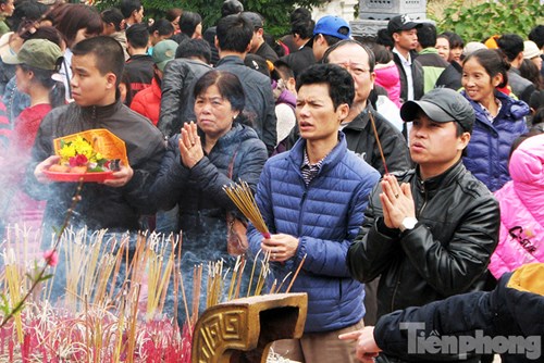 
Hằng năm, Lễ hội chùa Hương kéo dài từ mùng 6 Tết đến hết tháng 3 âm lịch.
