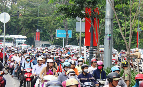 Giao thông xung quanh sân bay Tân Sơn Nhất thường xảy ra ùn tắc Ảnh: Gia Minh