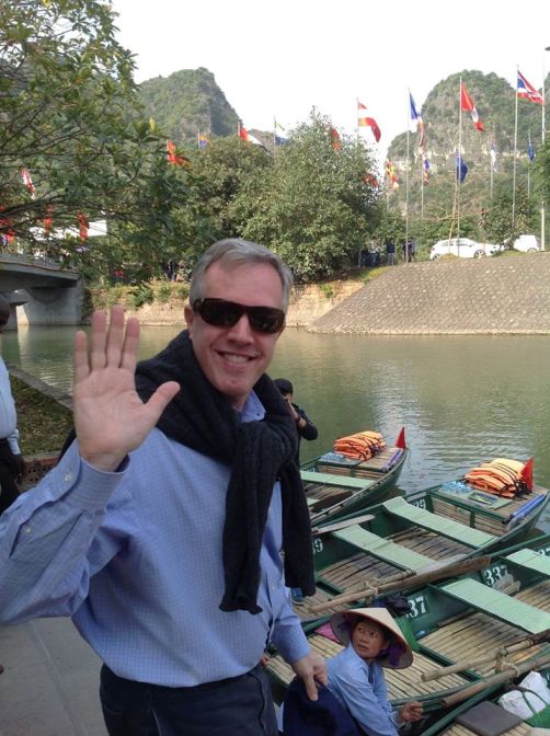
Đại sứ xuống thuyền thăm cảnh sắc Tràng An, nơi được chọn làm trường quay bộ phim bom tấn
