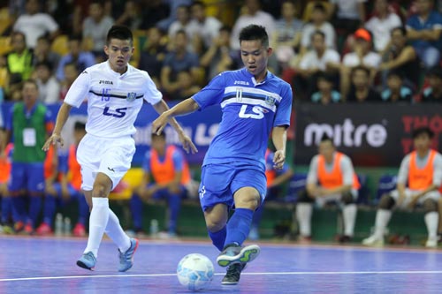 Thái Sơn Nam (phải) giành chiến thắng 5-1 ở trận mở màn lượt về