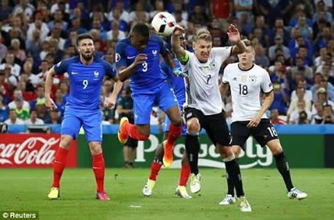 Tranh cãi về trọng tài Ý ở trận Pháp thắng Đức