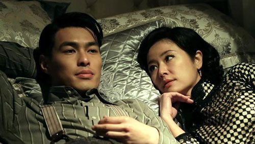 Dương Hựu Ninh và Lâm Tâm Như trong phim “Bóng ma nhà hát”