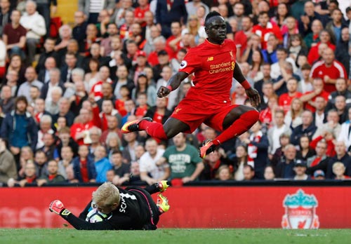 Sự có mặt của tân binh Mane giúp hàng công Liverpool mùa này trở nên nguy hiểm ở các pha phản công Ảnh: REUTERS