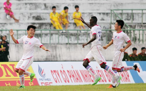 Đức Trung (27) ghi bàn duy nhất giúp Hà Nội thắng chủ nhà Đồng Tháp 1-0 tại vòng 2 V-League 2016 cuối tuần qua Ảnh: DƯƠNG THU