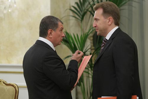 Hai ông Igor Shuvalov (phải) và Igor Sechin Ảnh: GOVERNMENT.RU